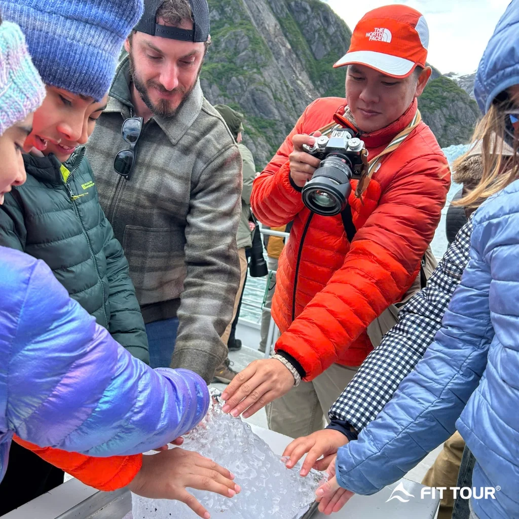 Du thuyền ngắm sông băng Kenai Fjords