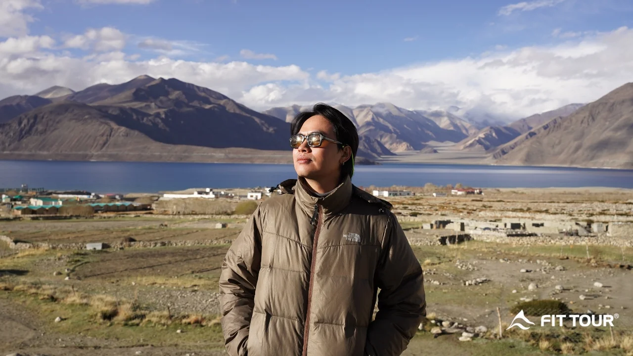 Chân dung du khách bên hồ Pangong