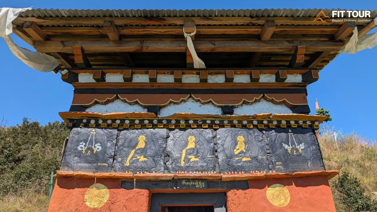 Chi tiết hình tượng Phật giáo trang trí trên công trình trong khu vực Wangditse Lhakhang