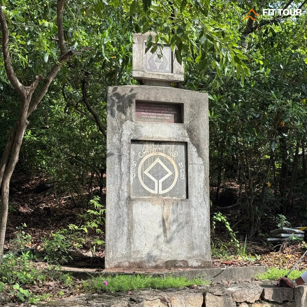 Tấm bia đá di sản UNESCO tại Chùa Hang Dambulla
