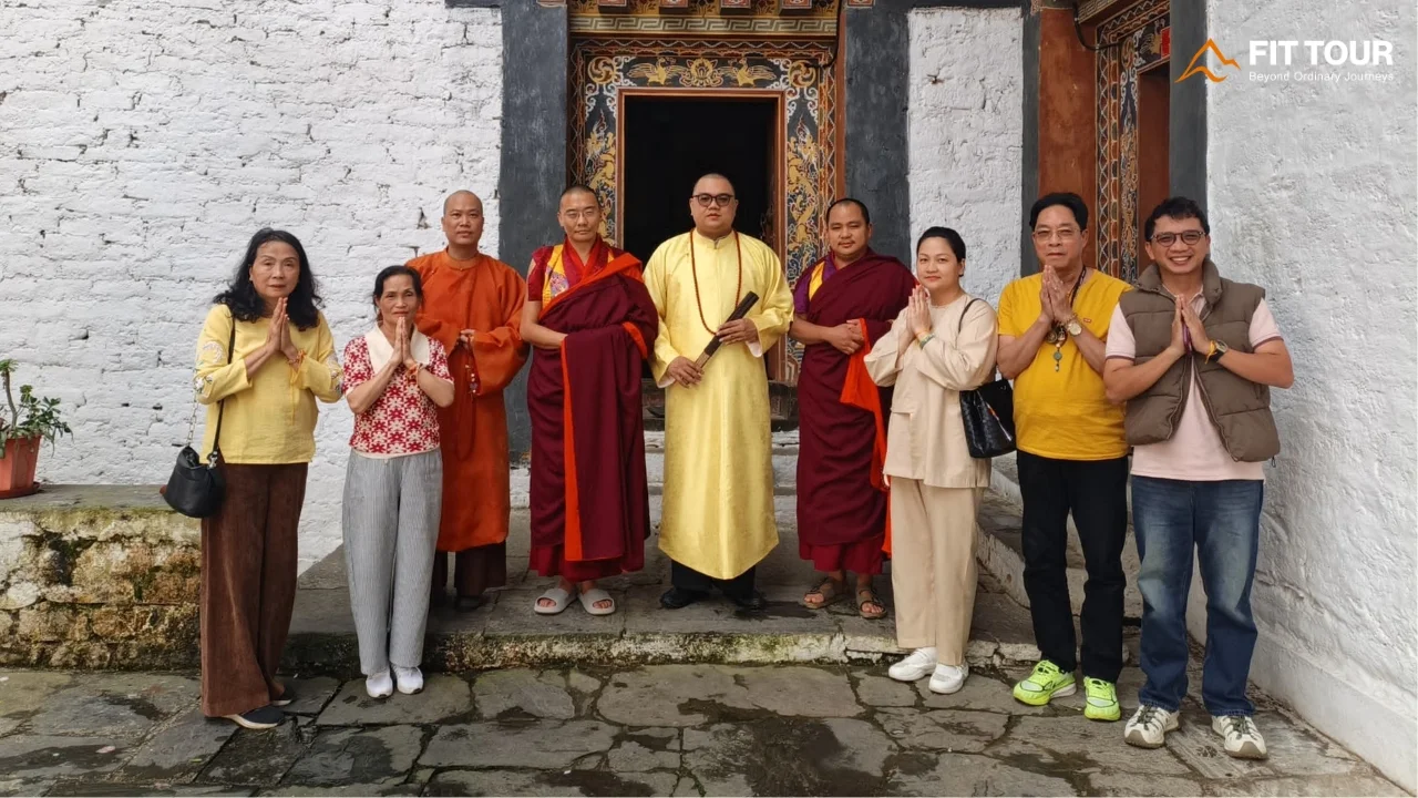Đoàn du khách FIT TOUR trực tiếp trải nghiệm và khám phá chiều sâu lịch sử tại pháo đài Trongsa Dzong Bhutan
