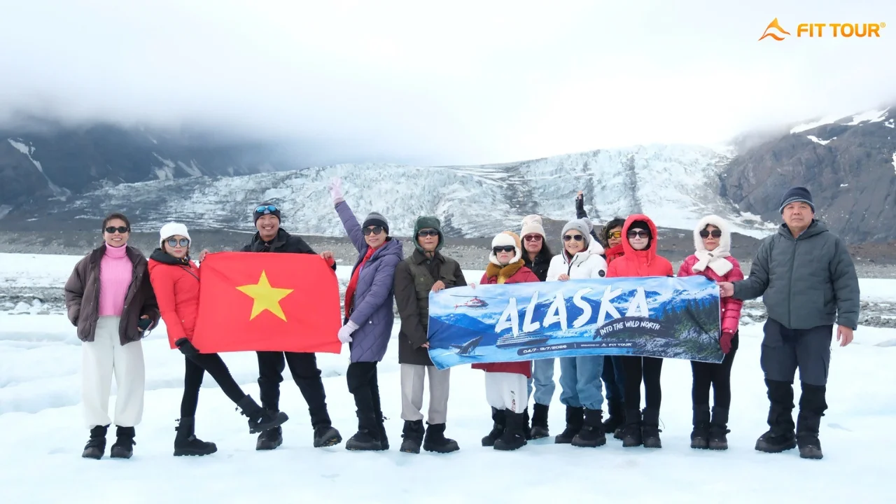 Khách hàng FIT TOUR trải nghiệm trực thăng