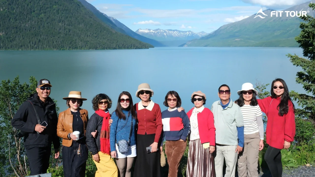 Hình ảnh khách hàng FIT TOUR khám phá vùng đất hoang dã Alaska