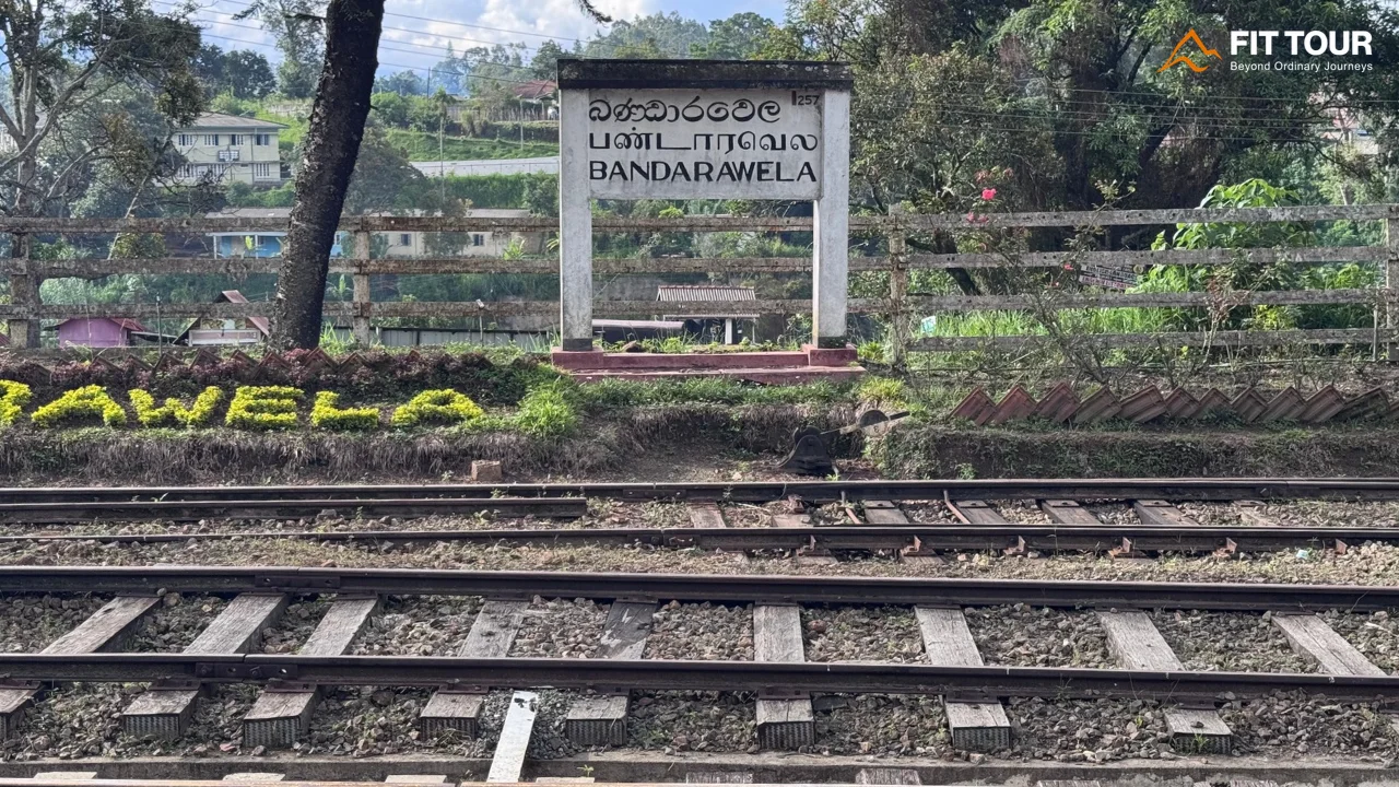 Kiến trúc bên ngoài nhà ga xe lửa lịch sử Bandarawela Sri Lanka