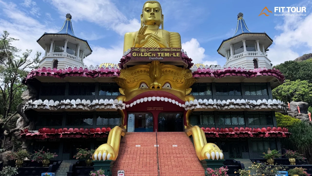 Tượng Phật Thích Ca mạ vàng tại Golden Temple
