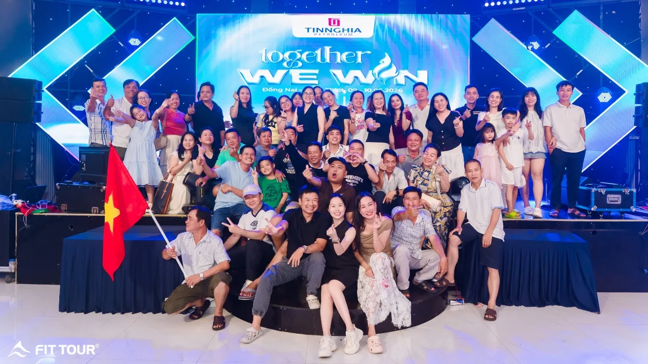 Ảnh chụp tập thể kỷ niệm tại đêm Gala Dinner