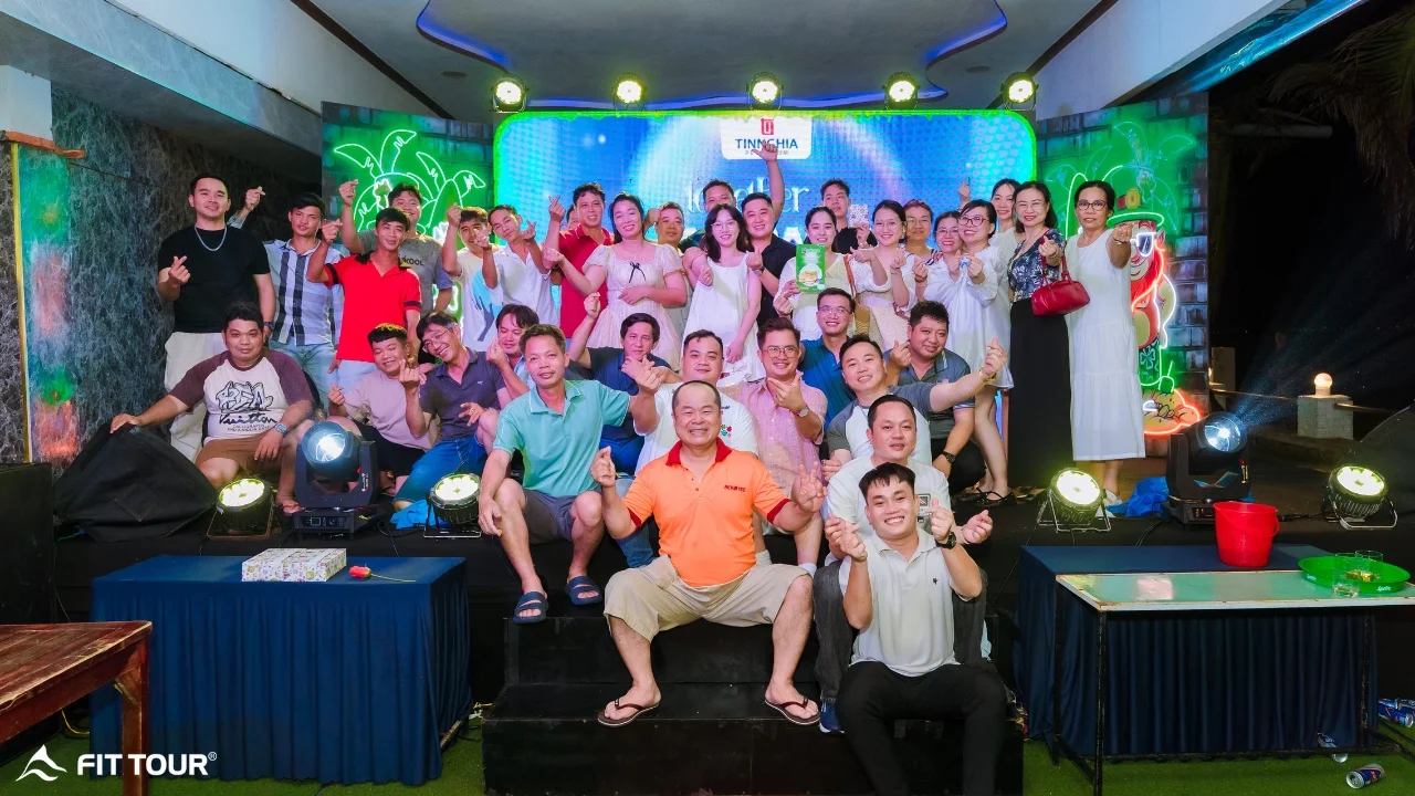 Ảnh tập thể đêm Gala Dinner