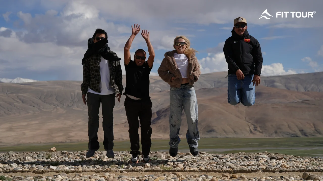 HDV Lulu cùng những người bạn nhảy lên vui sướng tại Ladakh