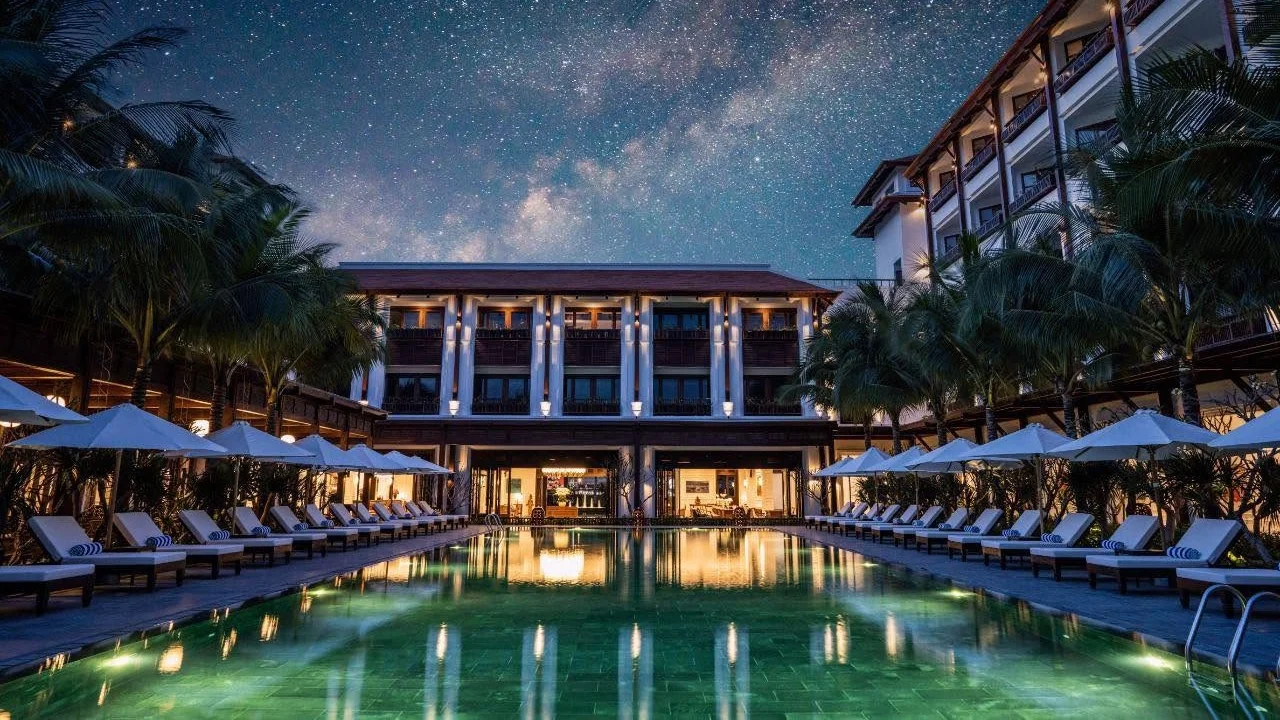 Hồ bơi The Anam Mui Ne về đêm