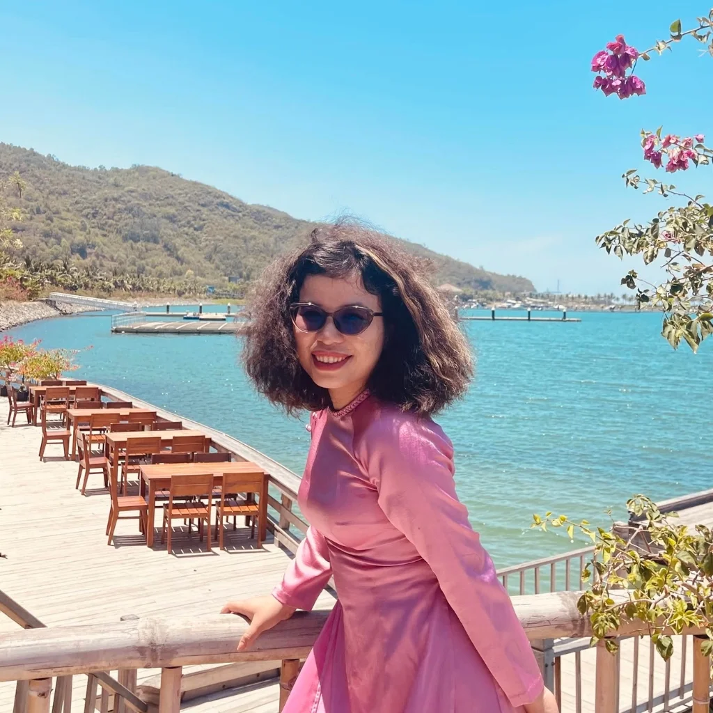 Võ Thị Hồng Trang - Trưởng phòng Kinh Doanh, Chuyên gia dẫn tour quốc tế tại FIT Tour