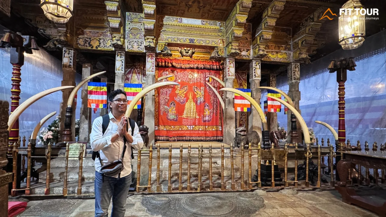 Huỳnh Hiếu Travel khảo sát thực địa tại Chùa Xá Lợi Răng Phật Kandy Sri Lanka