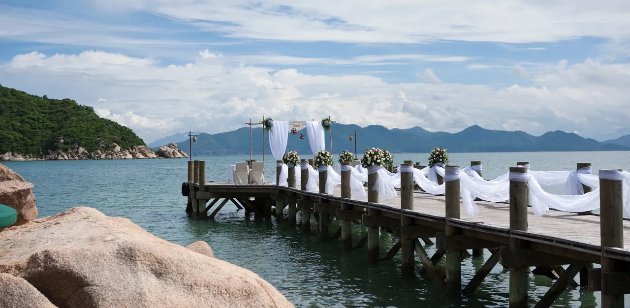 Cầu cảng chuẩn bị cho điểm cưới