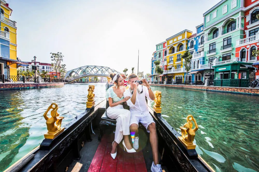 Khách check in tại Grand World Phú Quốc