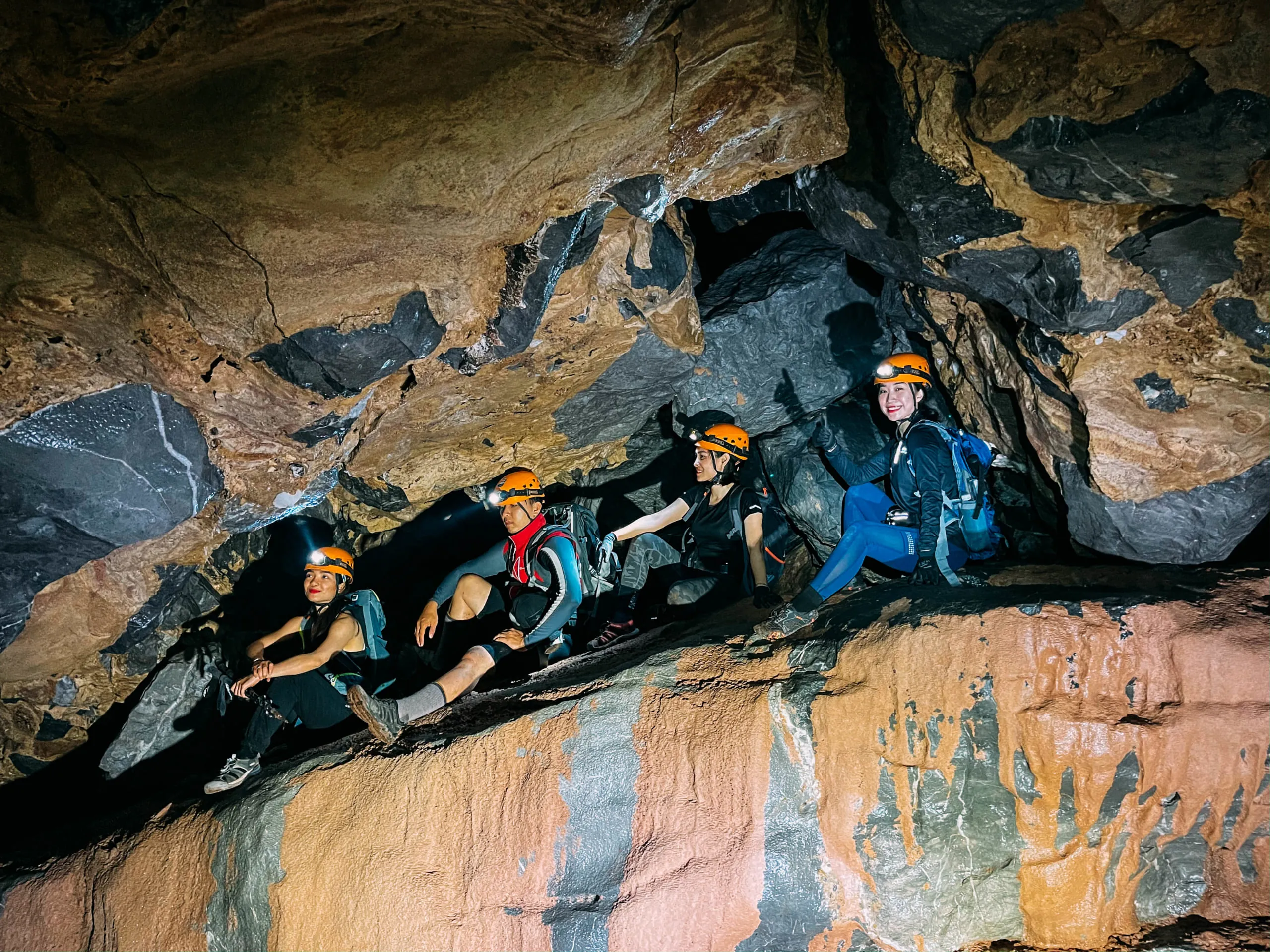 Khám phá hang Hổ ở Quảng Bình