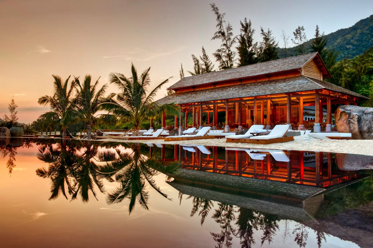 Nhà hàng Pillars LAlya Ninh Vân Bay Nha Trang