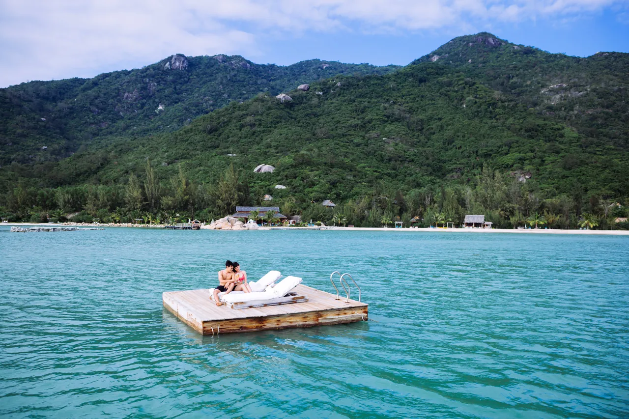 Bè nổi riêng ở LAlya Ninh Vân Bay