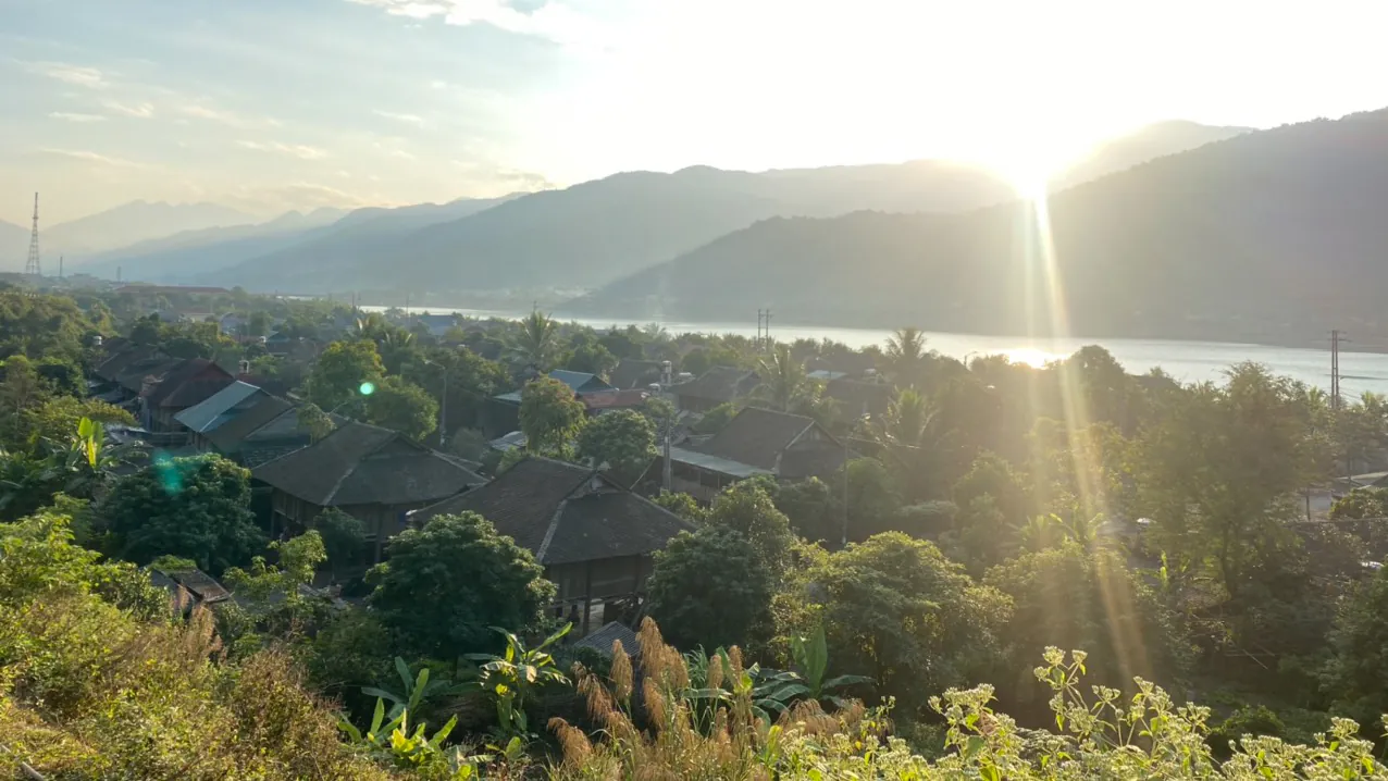Những ánh nắng chiếu xuống khung cảnh bình yên ở Mường Lay