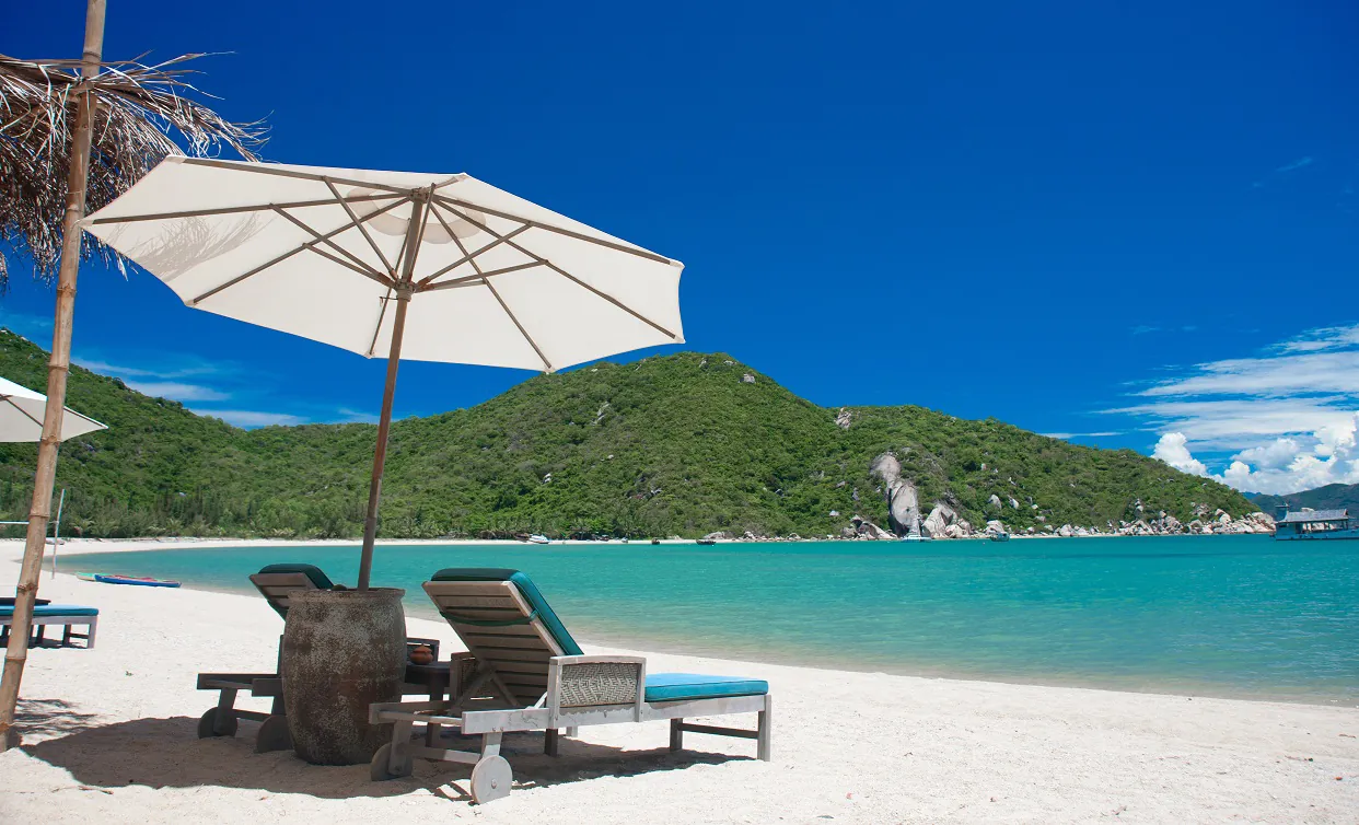 View bên bờ biển Ninh Vân Bay
