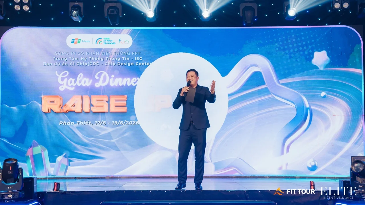 MC kiêm HDV Dương Gia Tường dẫn dắt đêm Gala Dinner Raise Up