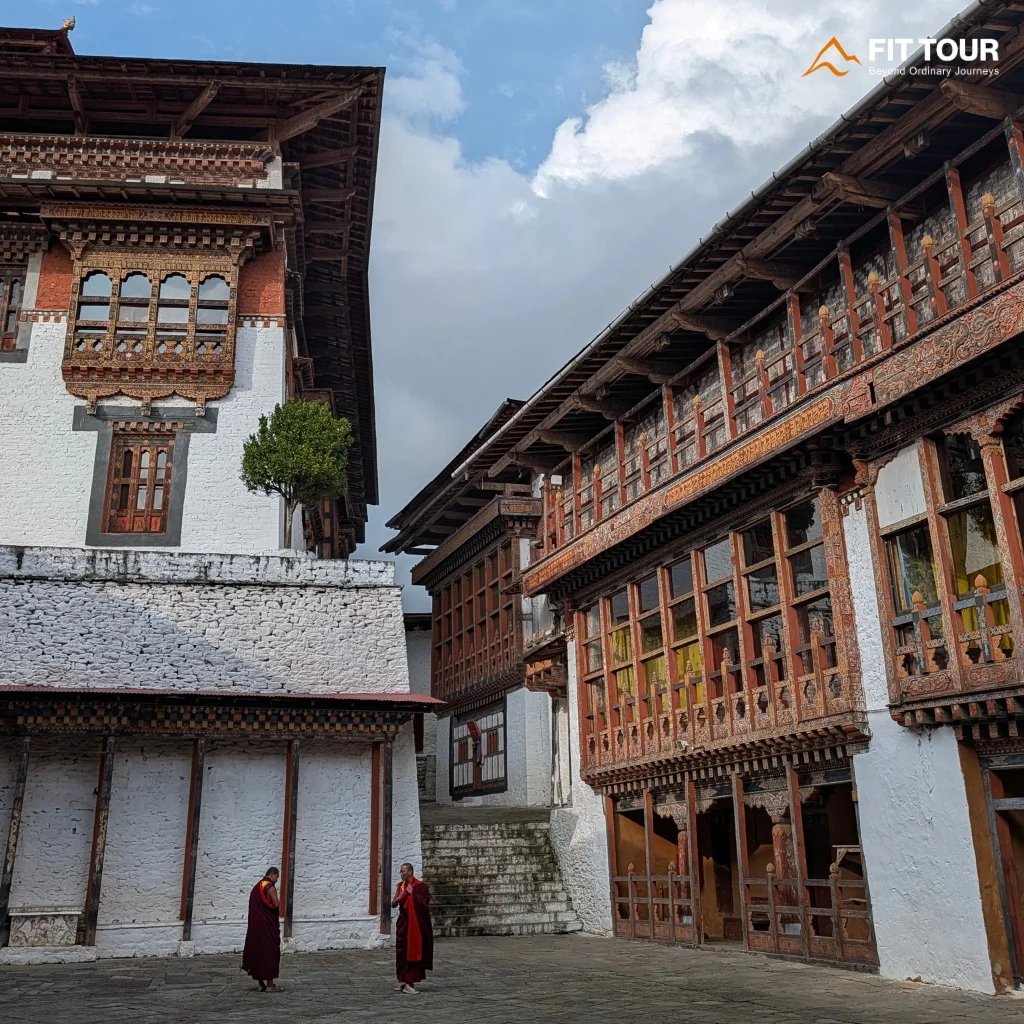 Sân chính của pháo đài Trongsa Dzong gắn liền lịch sử vương triều Wangchuck