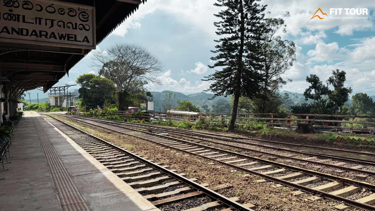 Toàn cảnh đường ray và sân ga tàu hỏa Bandarawela Sri Lanka