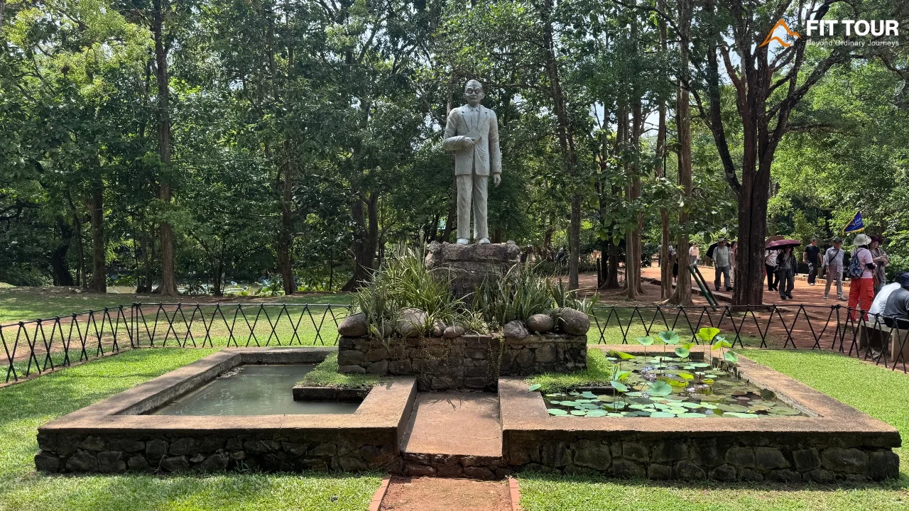 Tượng đá cổ trong khuôn viên khảo cổ Sigiriya