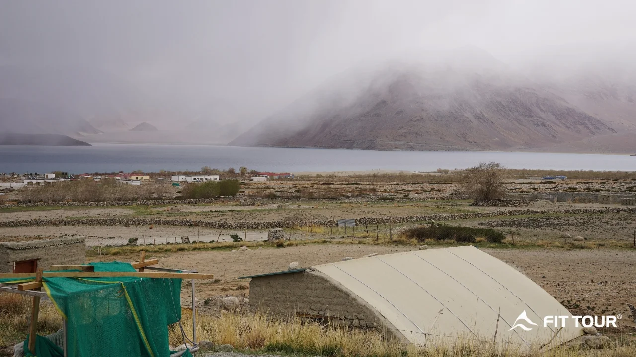 Pangong Tso: Sắc Xanh Kiêu Hãnh Của Sa Mạc Lạnh