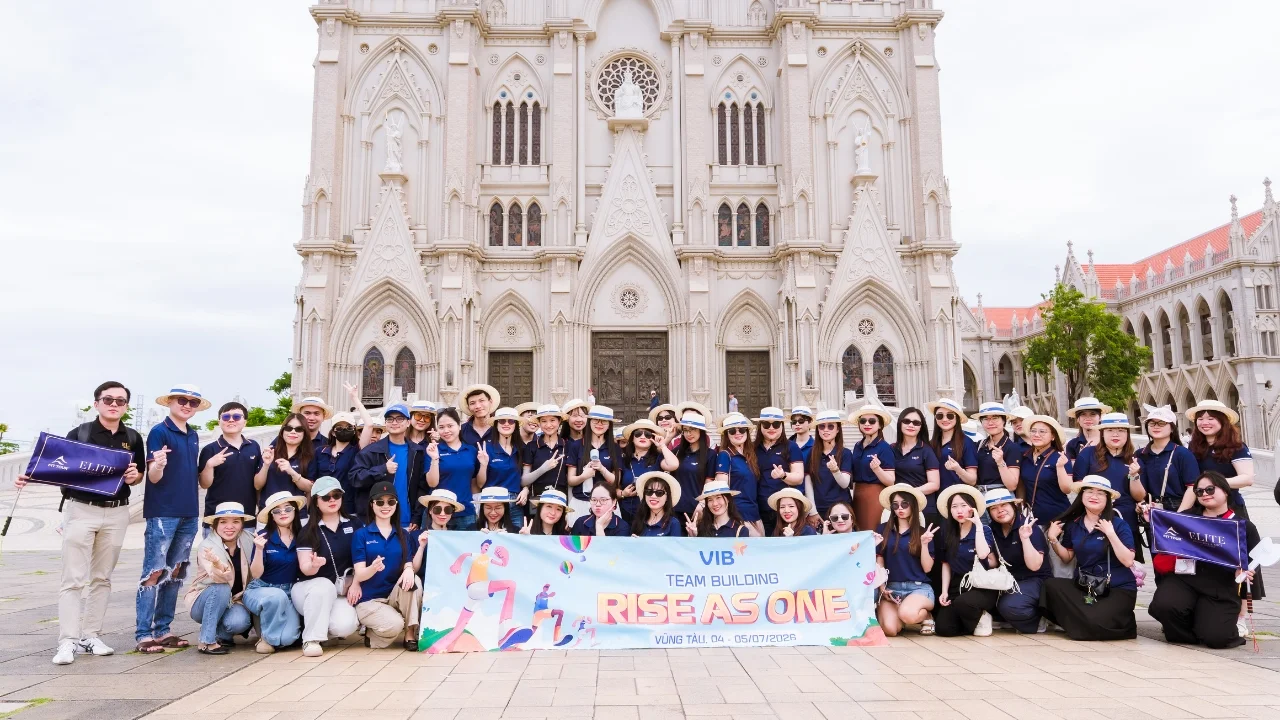 Đoàn VIB Digital sales: Tham quan chụp hình tại nhà thờ Song Vĩnh - Tour Đoàn Vũng Tàu VIB Digital tháng 7 năm 2026