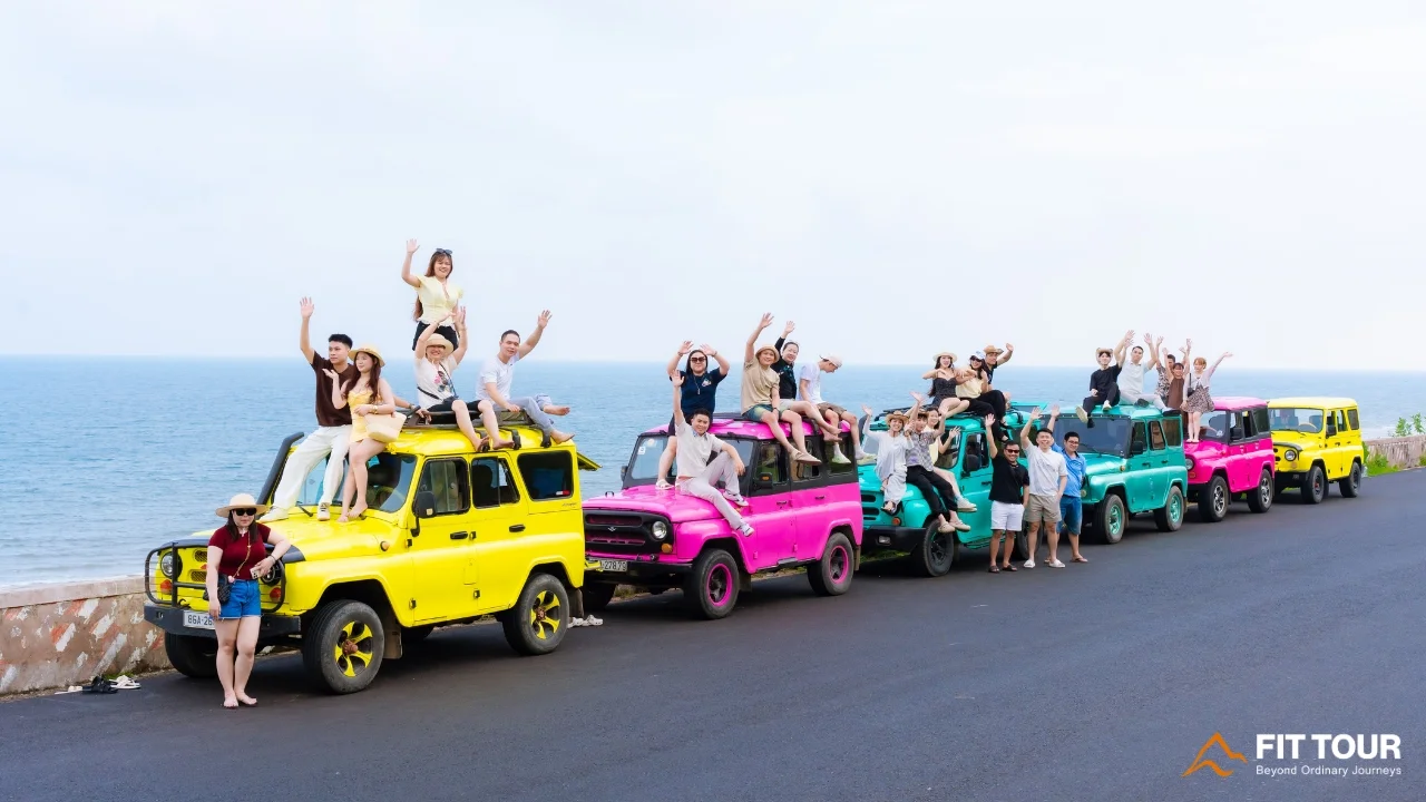 Đoàn khách FIT TOUR khám phá cung đường biển Phan Thiết bằng Jeep