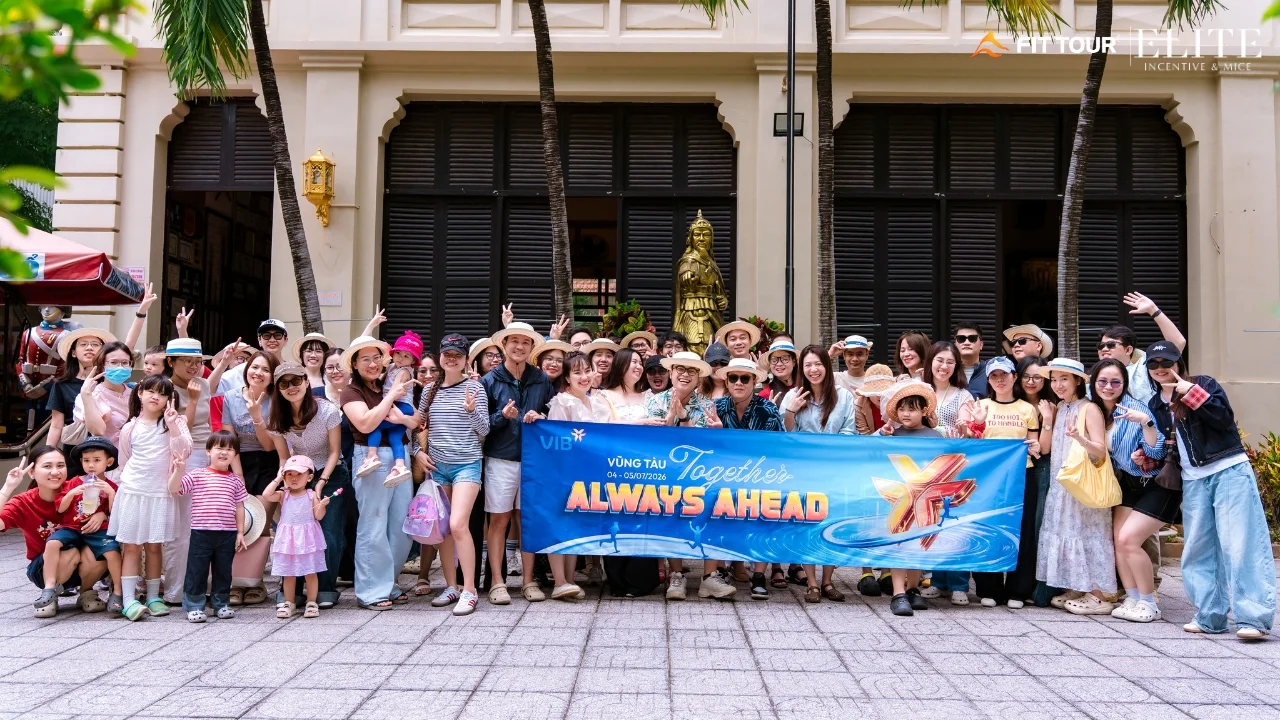 Bùng nổ năng lượng với các trò chơi tập thể tại Bãi Sau - Tour Đoàn Vũng Tàu VIB-UCA tháng 7 năm 2026