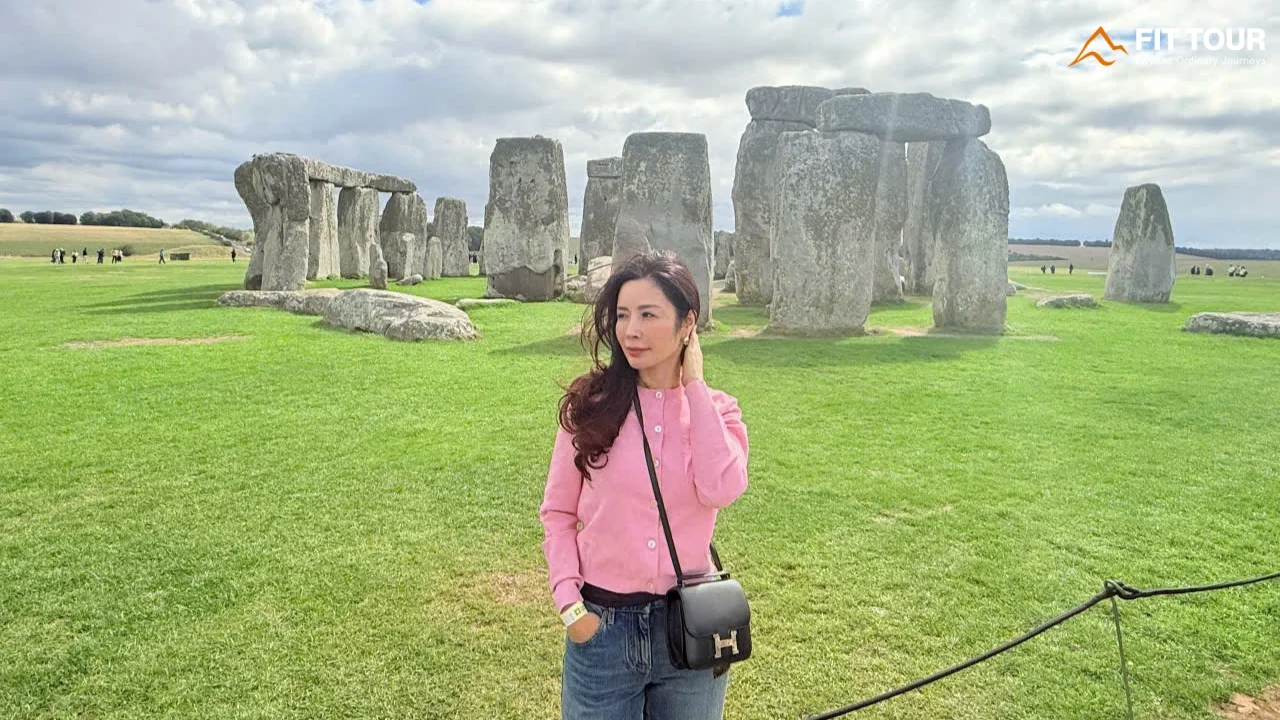 Kỳ quan bãi đá cổ Stonehenge huyền bí tại Salisbury
