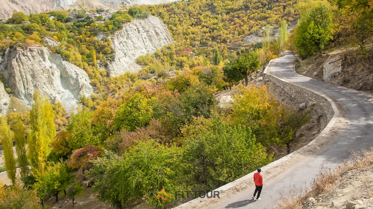 Khách du lịch chụp ảnh tại thung lũng Hopper Valley
