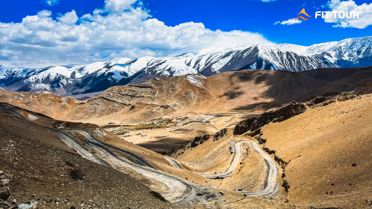 Đường đèo đến hồ Pangong Tso