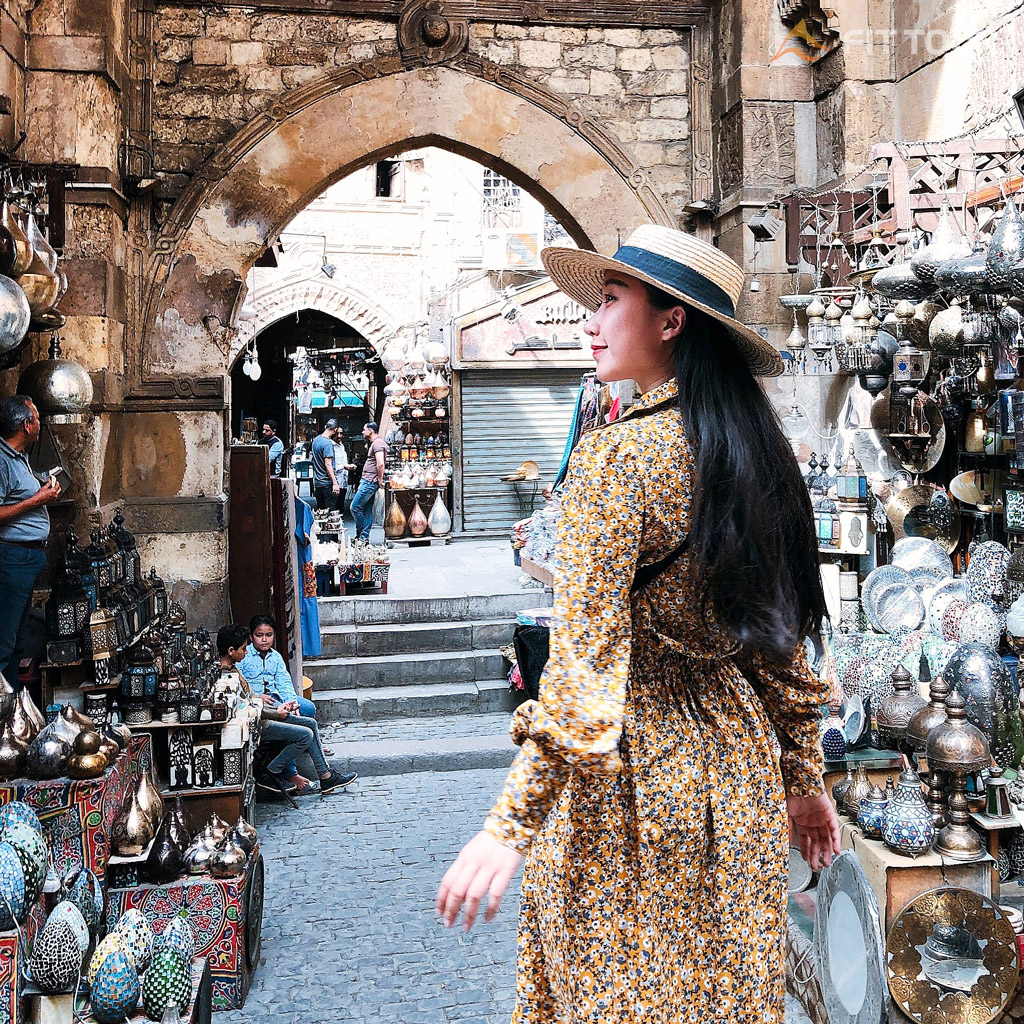 Du khách khám phá con phố ở Cairo Ai Cập