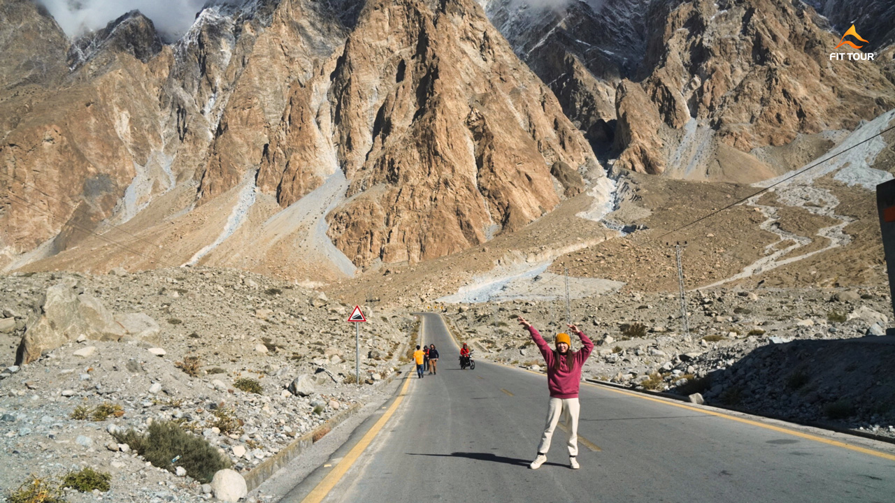 Đoạn đường cao tốc Karakoram ở Pakistan