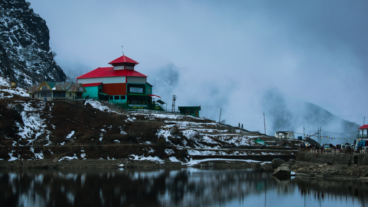 Hồ băng Tsomgo và bò Yak tại Sikkim