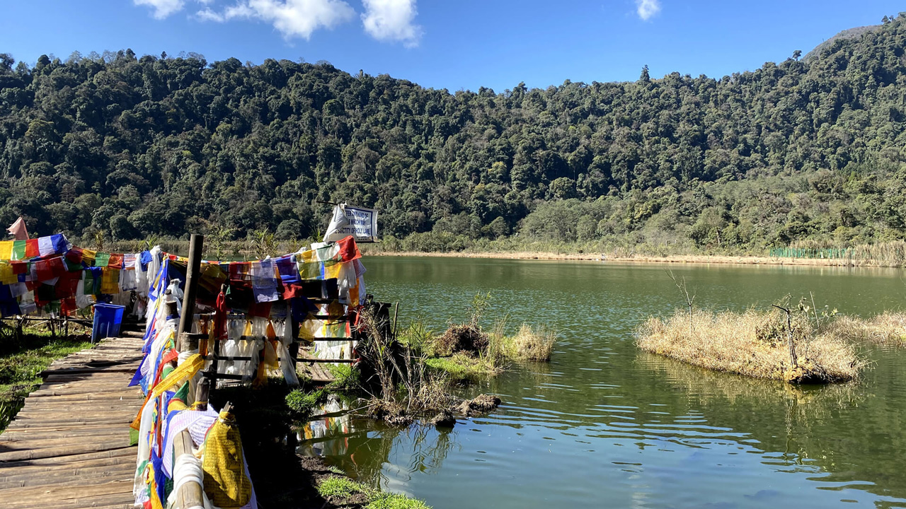 Hồ Khecheopalri linh thiêng tại Sikkim