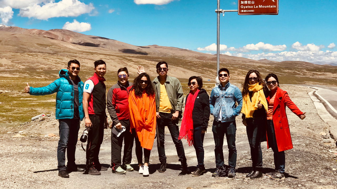 Hình ảnh khách hàng Fit Tour tại Tây Tạng