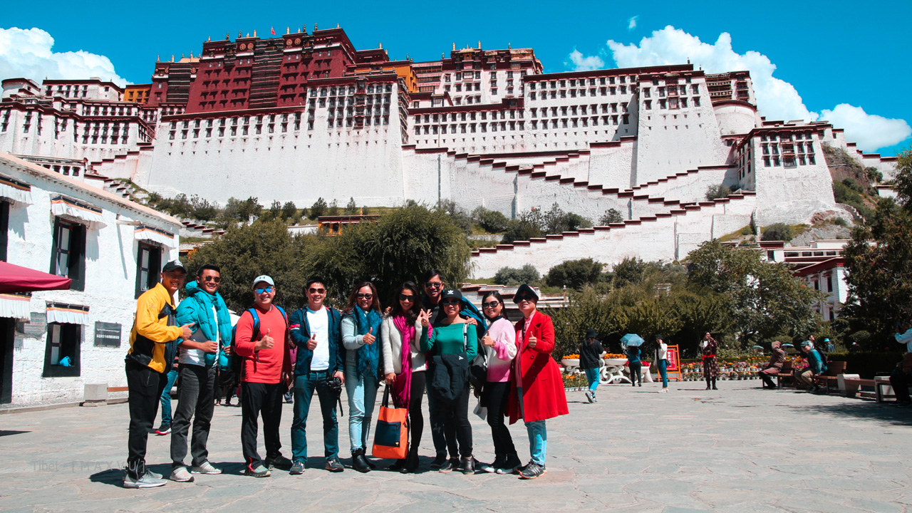 Đoàn khách FIT TOUR tham quan cung điện Potala