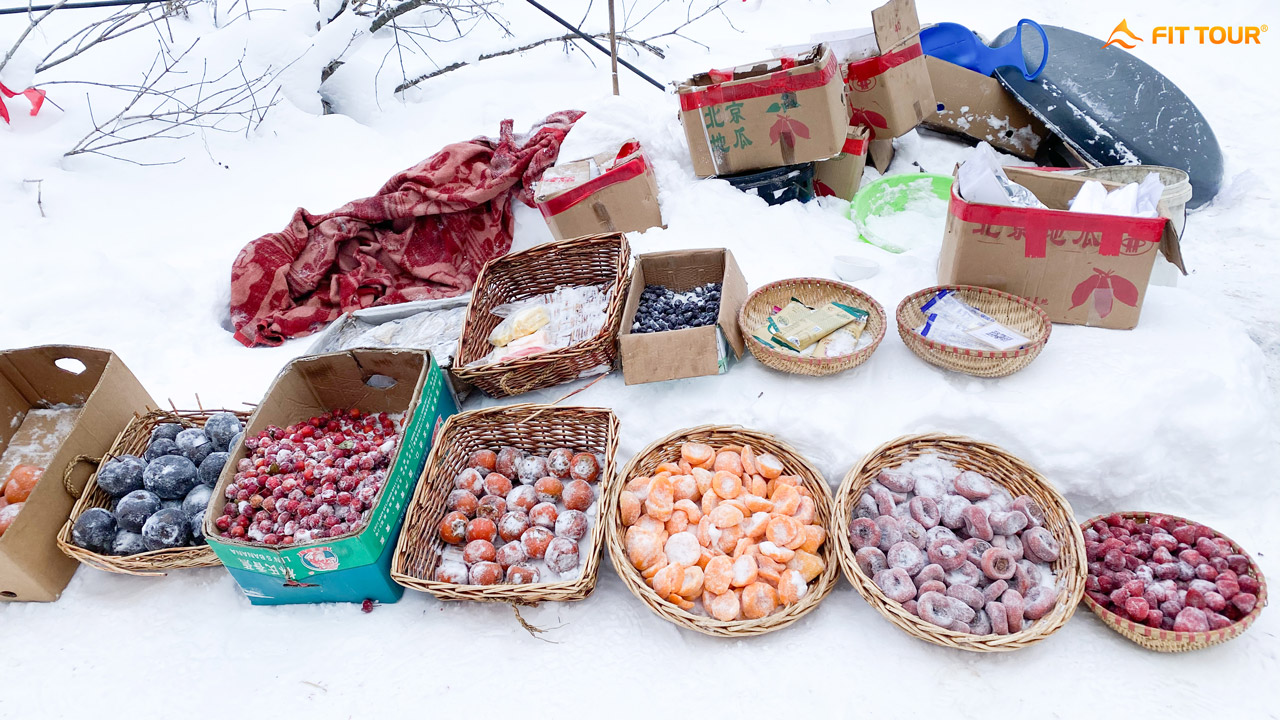 Hàng trái cây phủ tuyết ở Cáp Nhĩ Tân