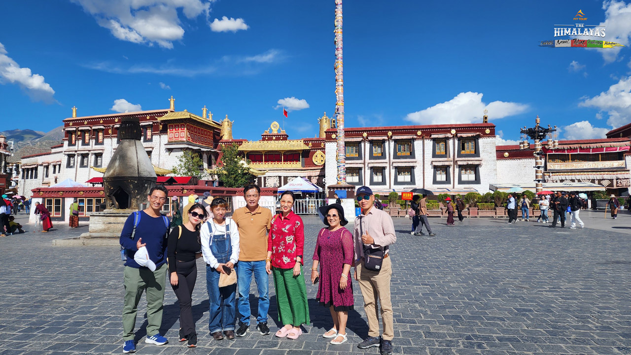 Hình ảnh khách hàng Fit Tour tại Tây Tạng
