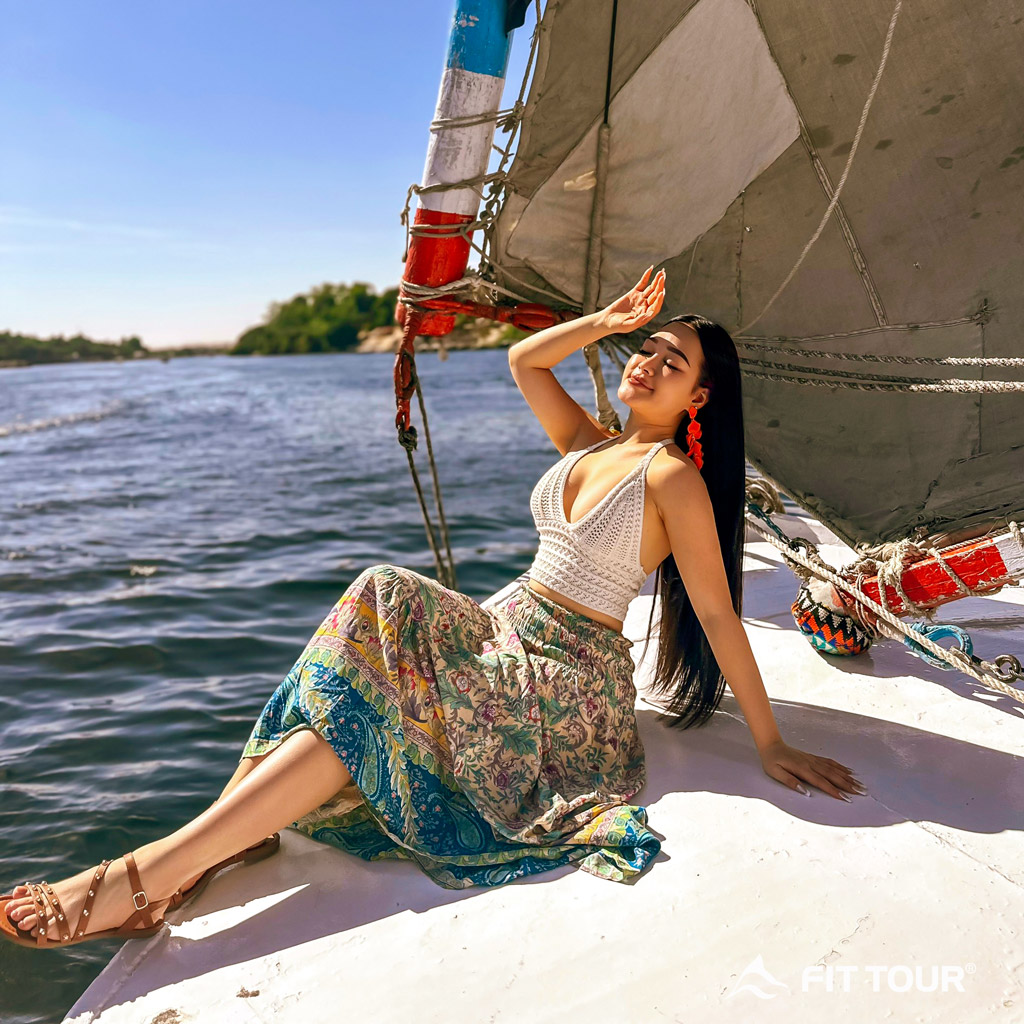 Du khách Phạm Hương trên du thuyền sông Nile