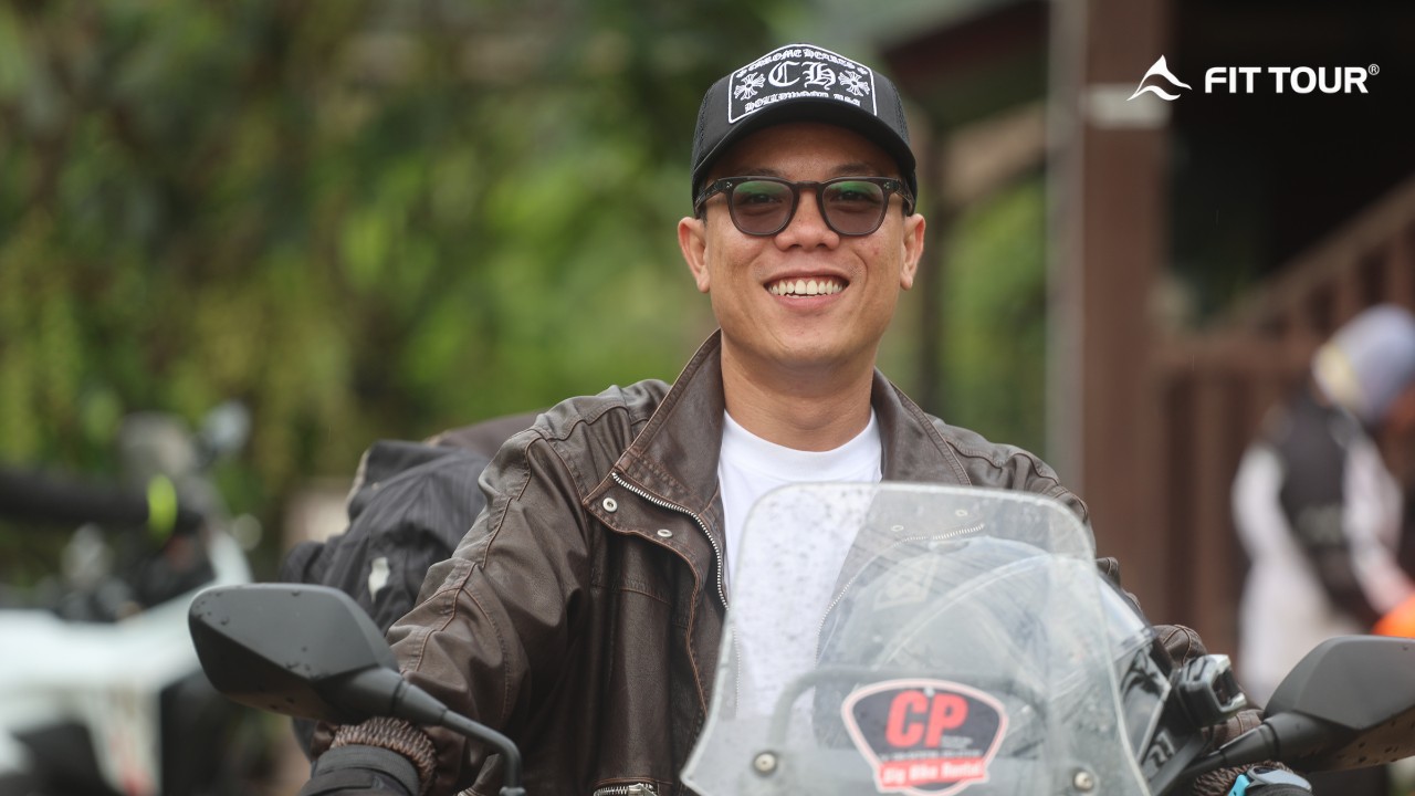 Chân Dung Biker Rạng Rỡ Bên Chiến Mã